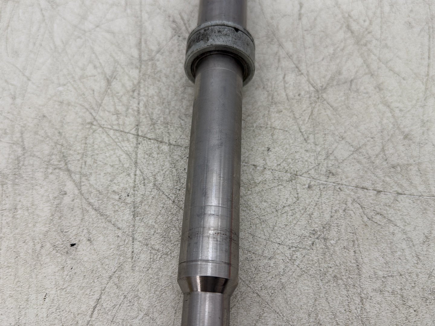 2004 Harley Dyna Super Glide FXDI OEM Front Wheel Axle Bolt Shaft