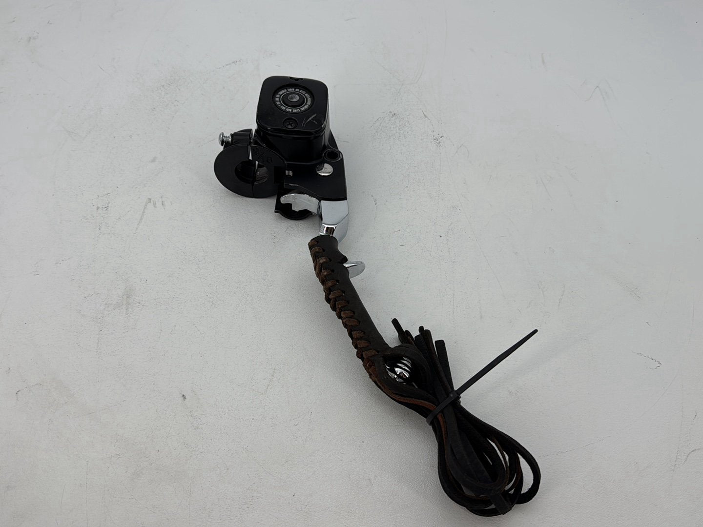 2004 Harley Softail FLSTC Heritage Classic OEM Front Right Brake Lever Master Cylinder