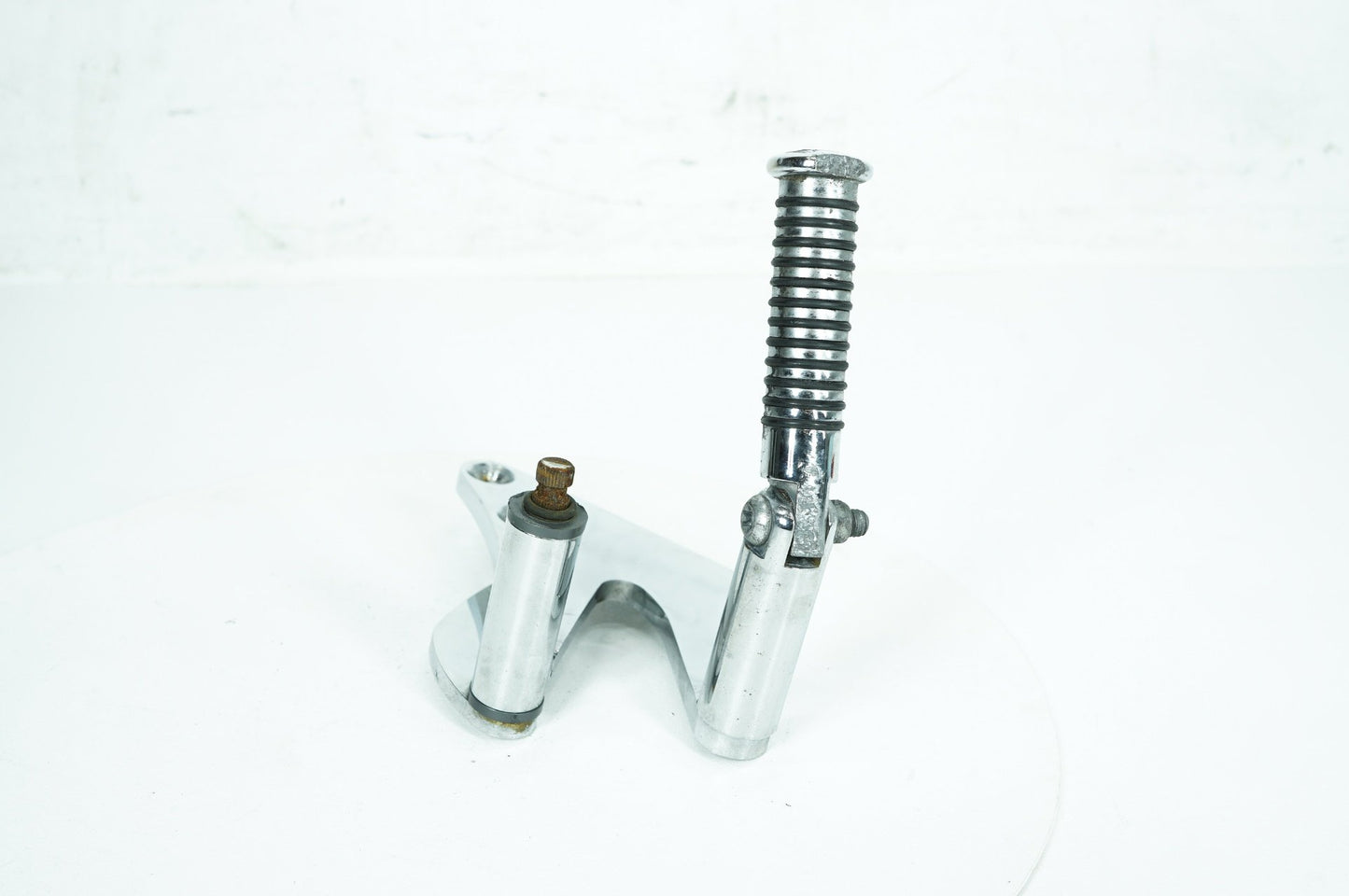 2013 Harley-Davidson Dyna FXDC - Left Forward Control Shifter Peg