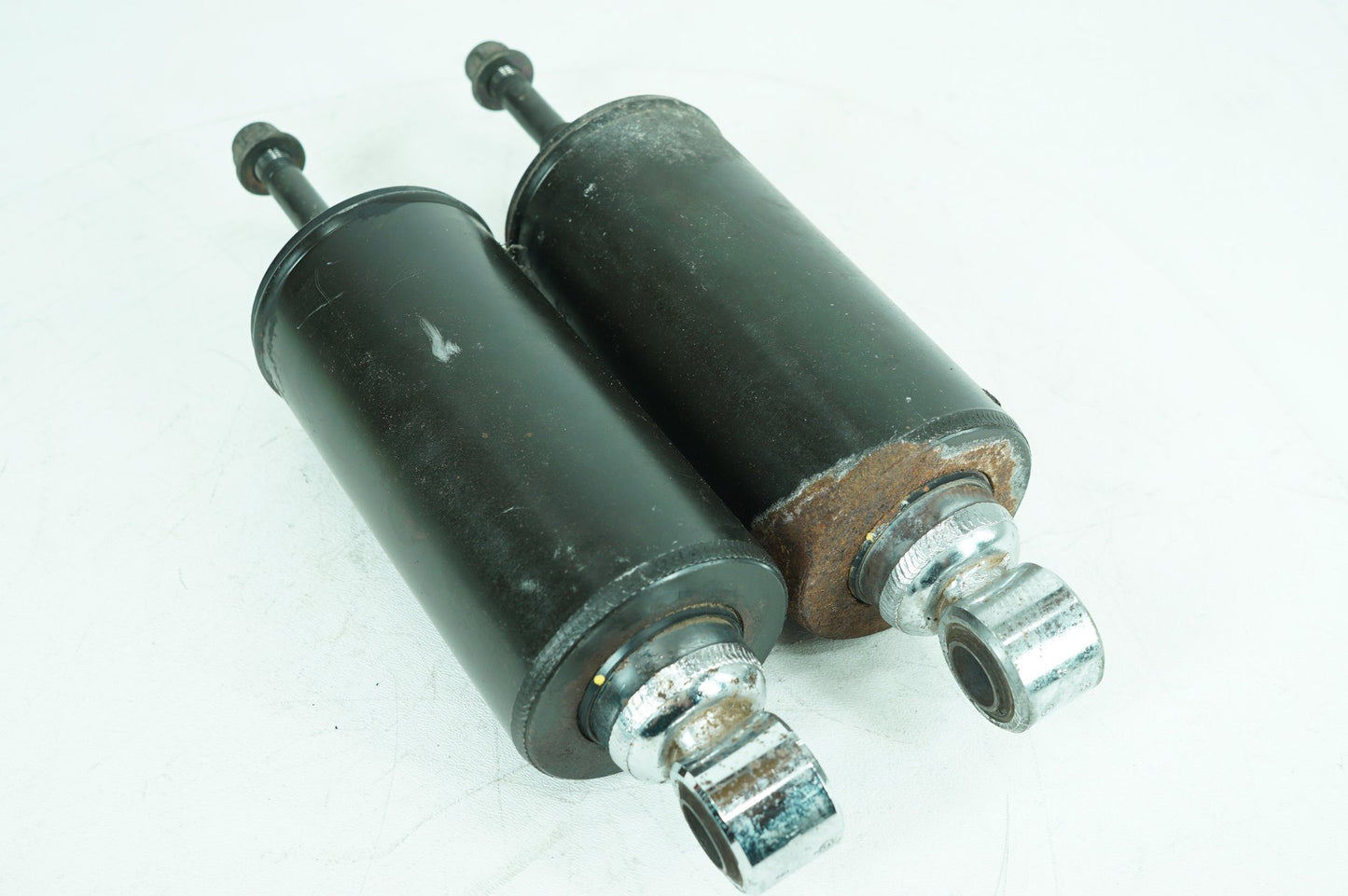 2000 - 2006 Harley-Davidson Softail Fat Boy Rear Left Right Shock Absorbers 54508-00B