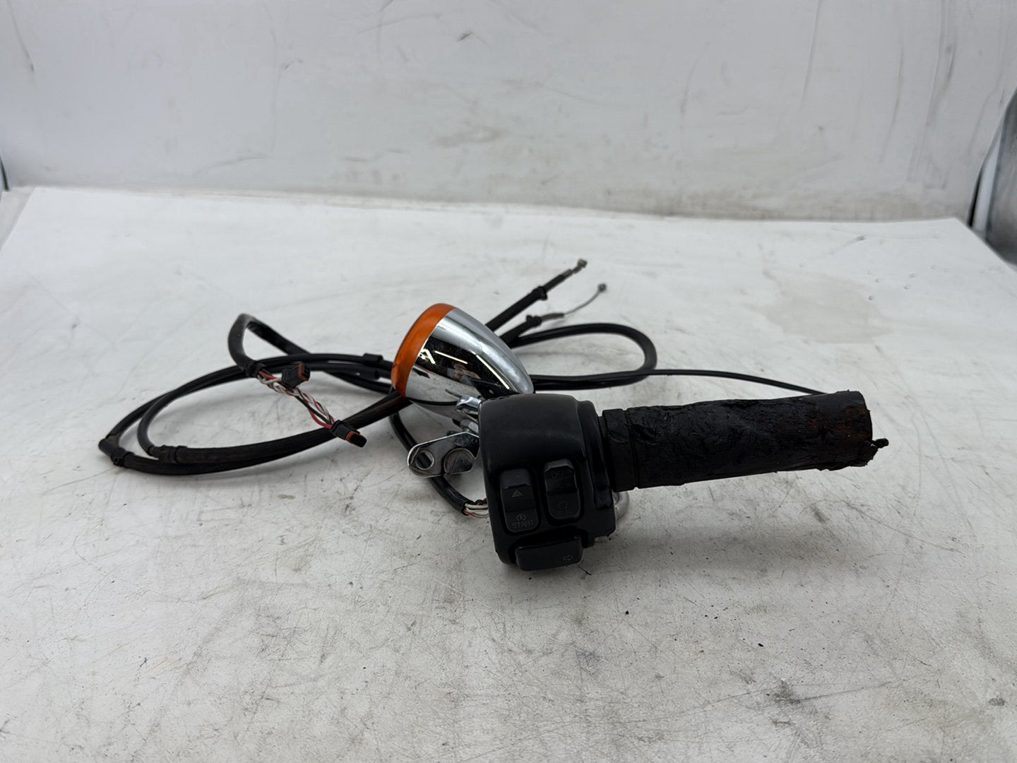 2012 Harley Dyna FXDF Fat Bob OEM Right Engine Start Kill Switches Controls