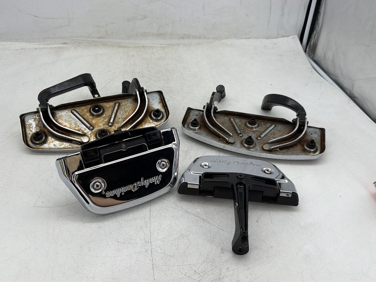 2006 Harley Electra Glide Touring Ultra FLHTCUI OEM Left Right Driver & Pass Floorboard Foot Rest