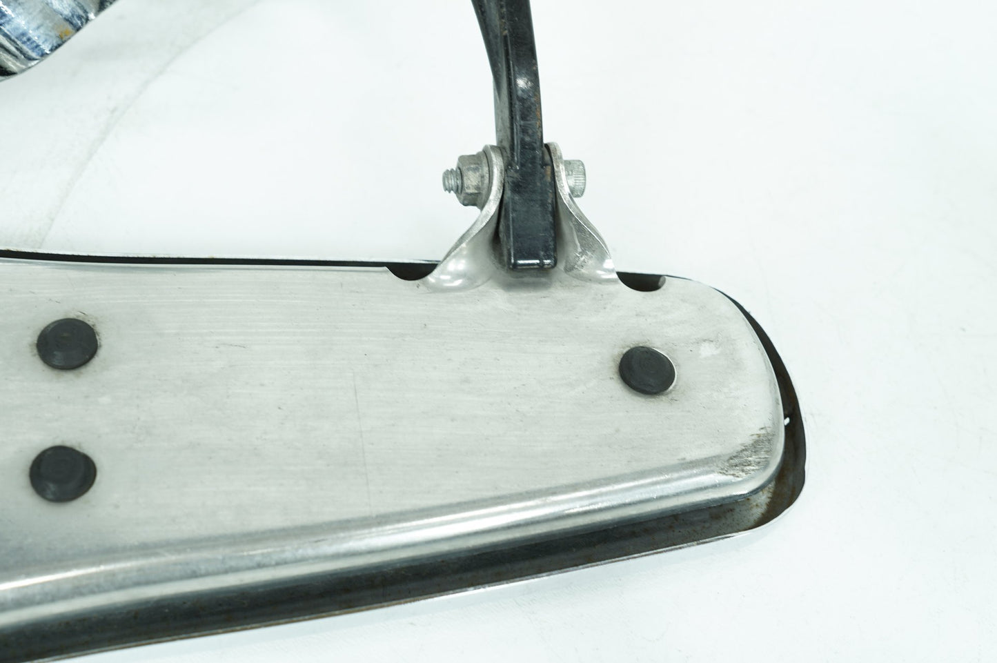 1999 - 2006 Harley-Davidson Softail Deluxe Left Right Driver Floorboard Foot Rest 42431-00A