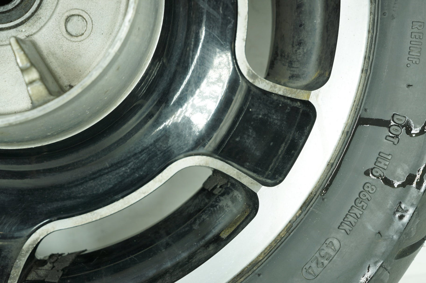 2007 - 2011 Harley-Davidson Touring Street Glide Rear Wheel Rim Tire 41288-09