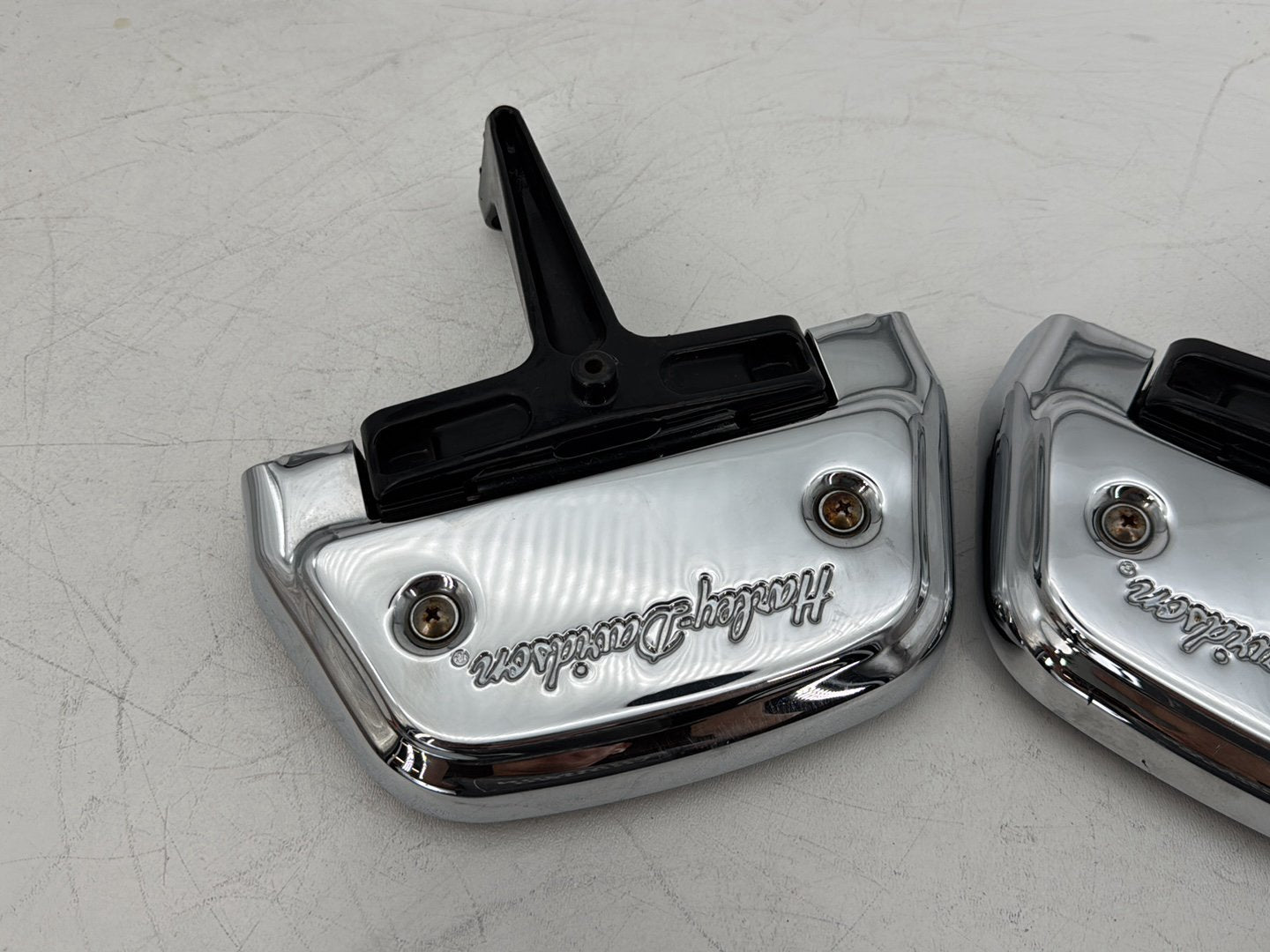 1999 - 2006 Harley-Davidson Touring Electra Glide Classic Left & Right Passenger Floorboard Foot Rest 52719-93B