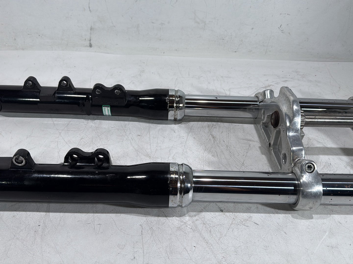 08 Harley Dyna Fat Bob FXDF OEM Front Triple Tree Set & LH RH Fork Legs Sliders