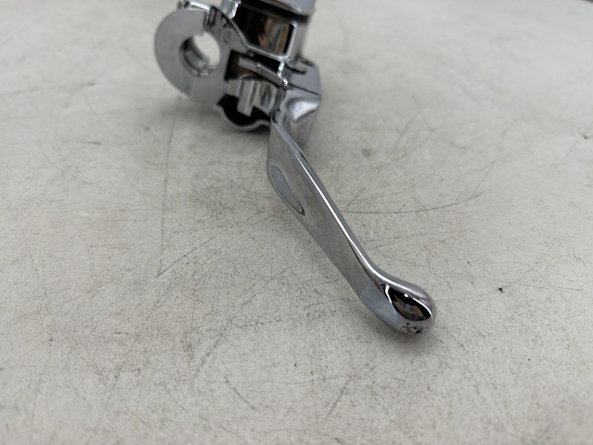 2004 Harley Electra Glide CVO Eagle OEM Front Right Brake Lever Master Cylinder