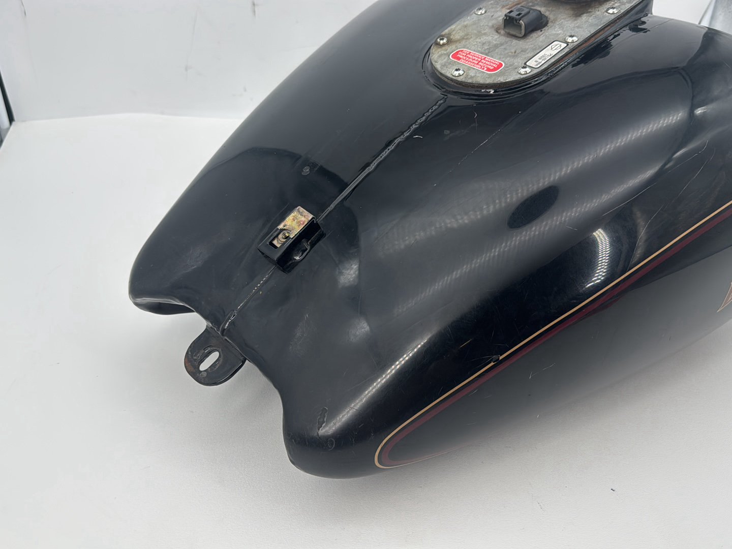 1999 - 2006 Harley-Davidson Touring Electra Glide Classic Fuel Gas Tank Gasoline Reservoir 61356-00