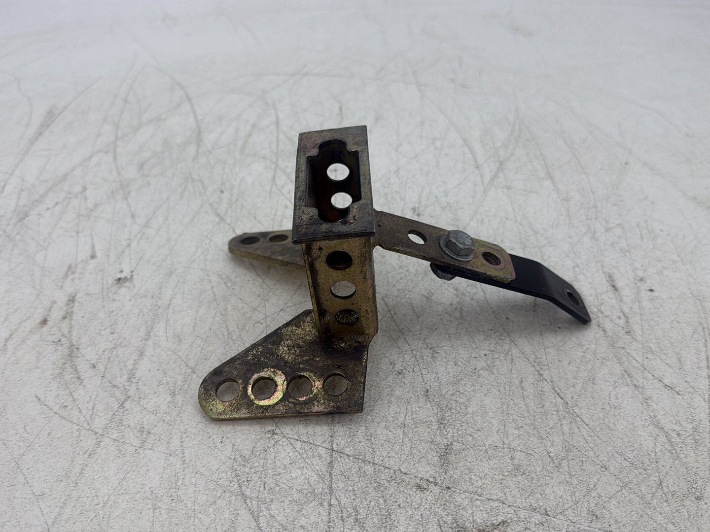 2004 Harley Road King Touring Custom FLHRSI OEM Driver Rider Backrest Bracket Mount 52589-09A