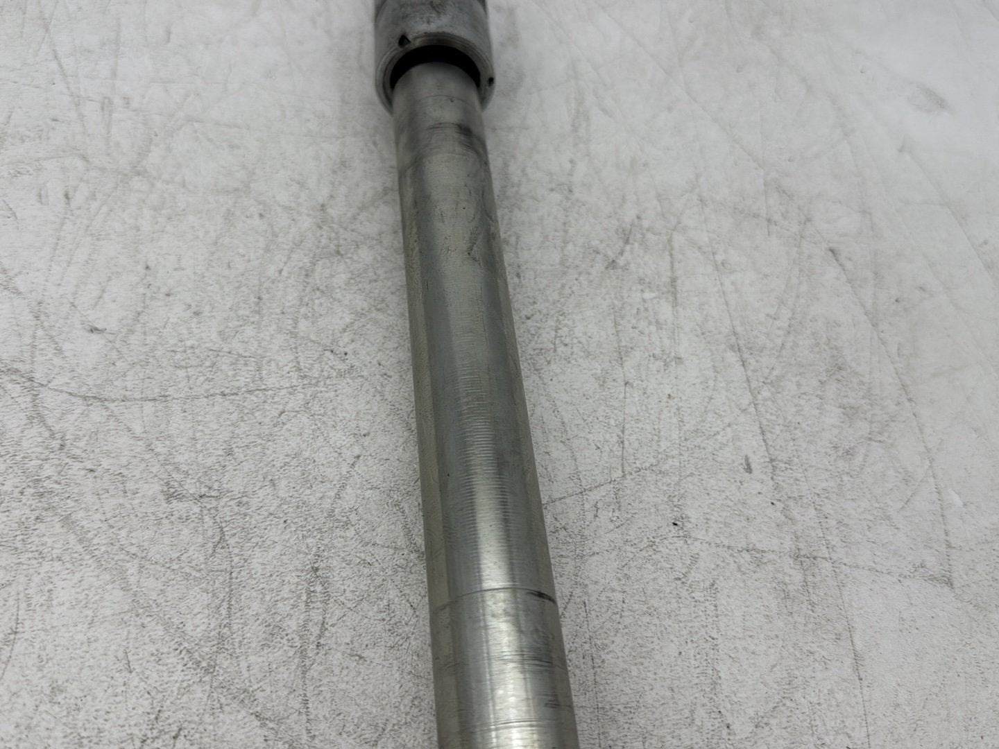 2005 Harley Electra Glide Touring Ultra FLHTCUI OEM Front Wheel Axle Bolt Shaft