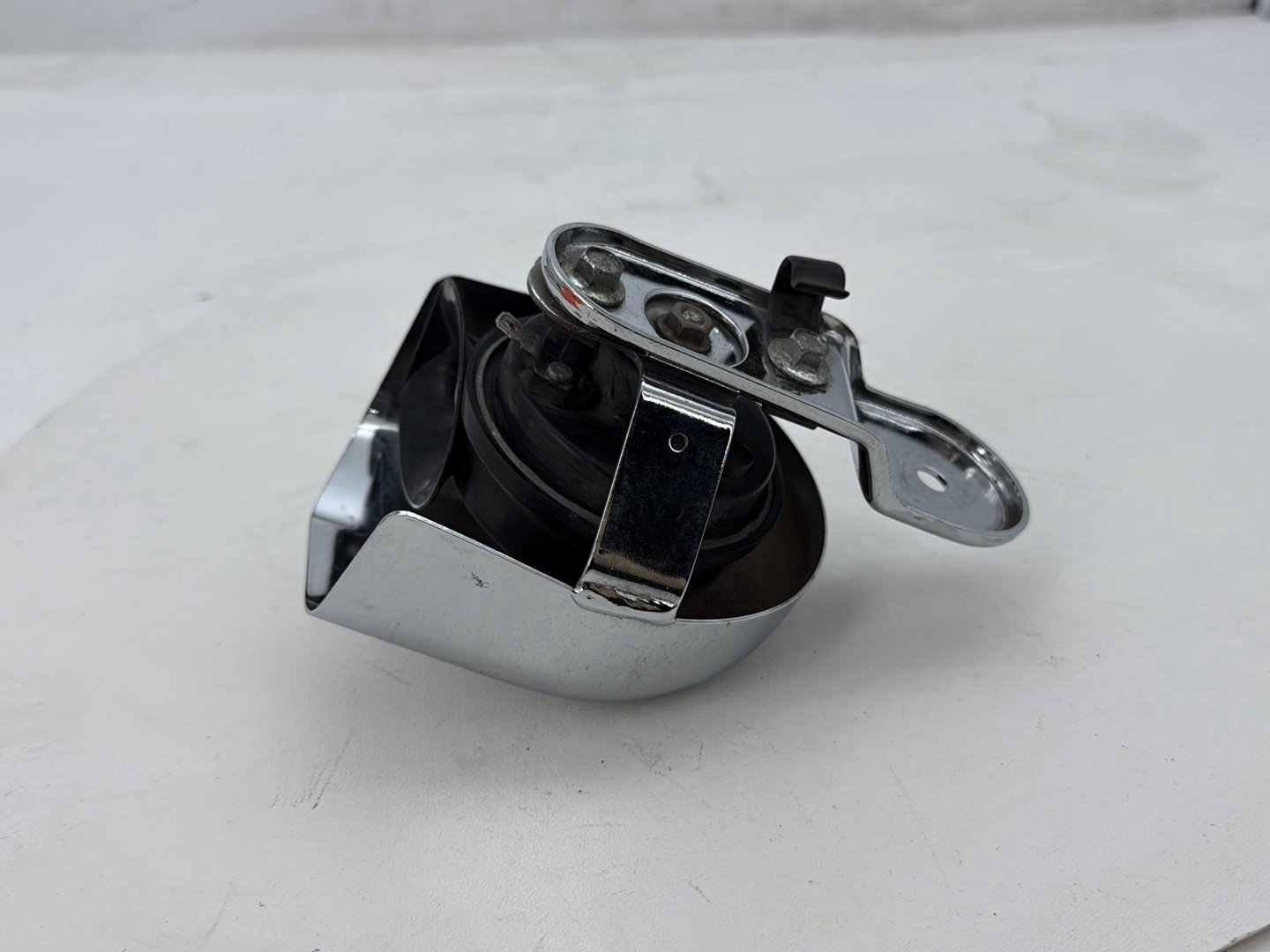 2007 Harley Street Glide Touring FLHX OEM Horn Signal Klaxon Chrome Cover