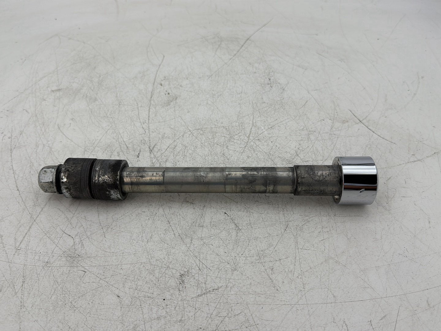 2008 Harley Dyna FXDL Low Rider Anniversary OEM Front Wheel Axle Bolt Shaft