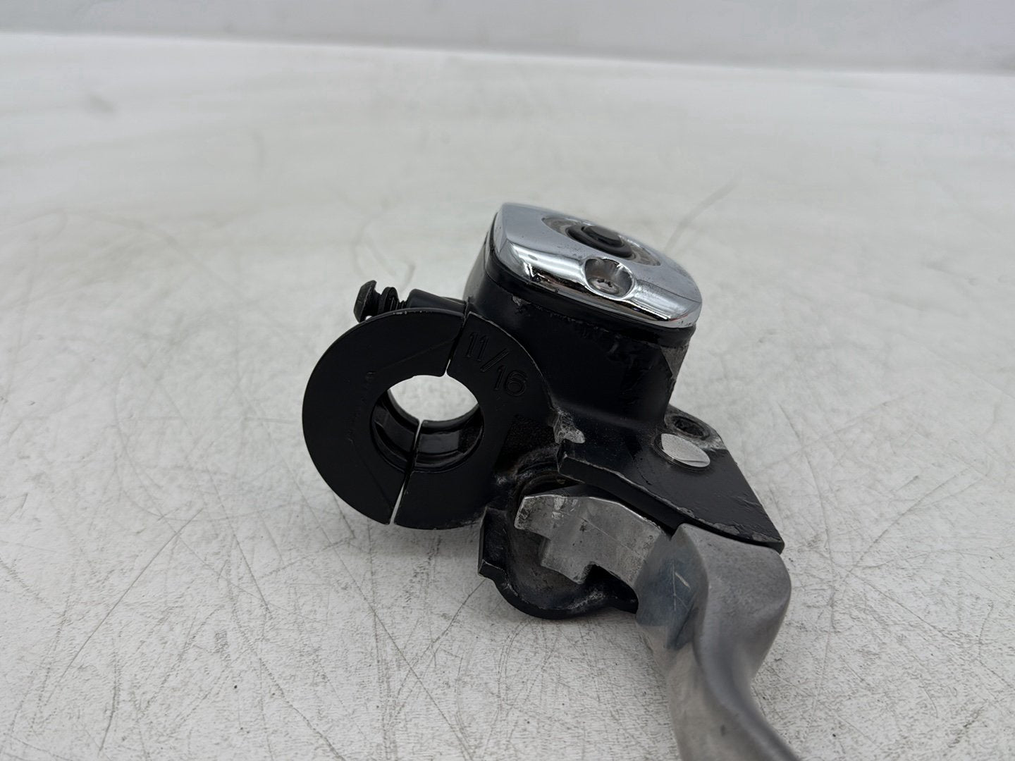 2006 Harley Electra Glide Touring Classic FLHTCI OEM Front Right Brake Lever Master Cylinder