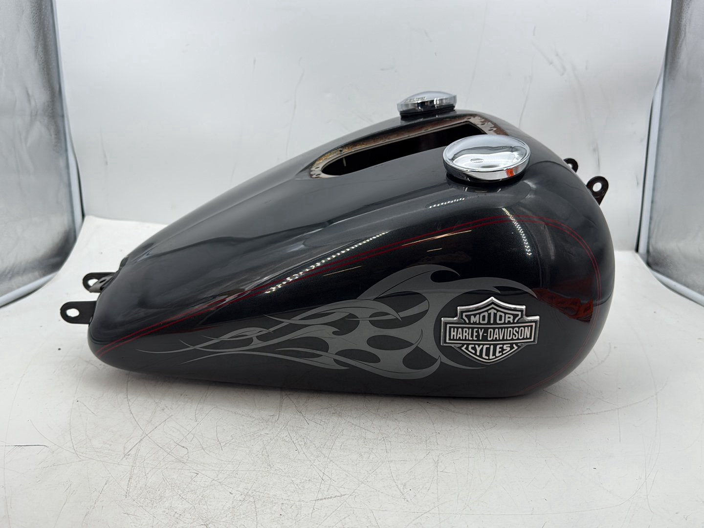 2005 Harley Dyna FXDWG Wide Glide OEM Fuel Gas Tank Gasoline Reservoir
