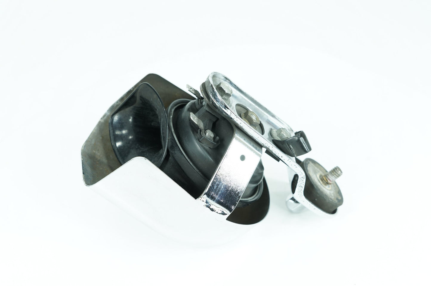 1999 - 2006 Harley-Davidson Dyna Wide Glide Horn Signal Klaxon Chrome Cover  	69012-93A