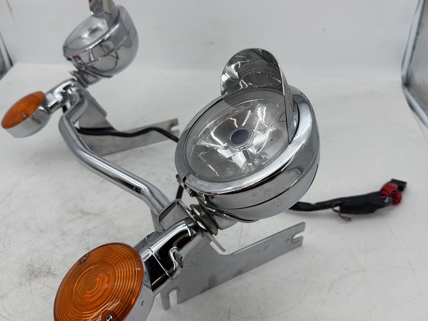 1999 - 2006 Harley-Davidson Touring Electra Glide Classic Front Turn Signal Indicators Aux Light Bar  	68712-94A