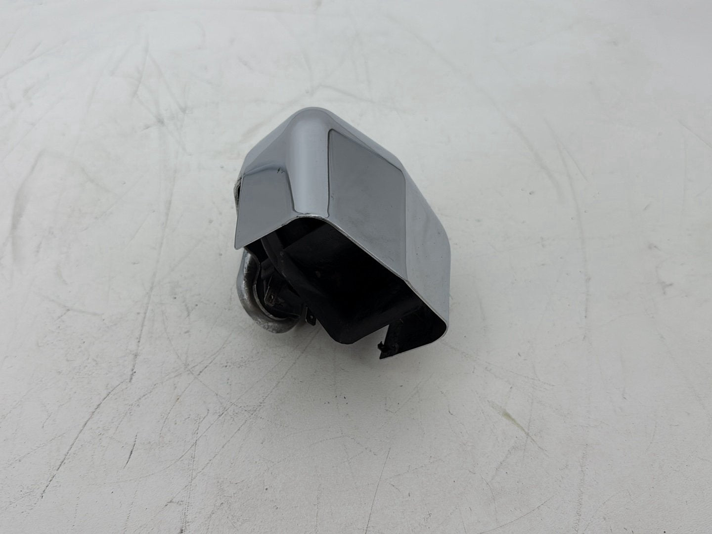 2011 Harley Electra Glide Ultra FLHTK OEM Horn Signal Klaxon Chrome Cover