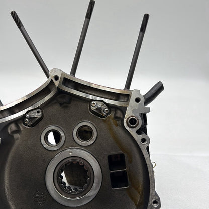 1999 - 2006 Harley-Davidson Touring Electra Glide Classic Crankcase Shaft Engine Motor Cover 24630-03