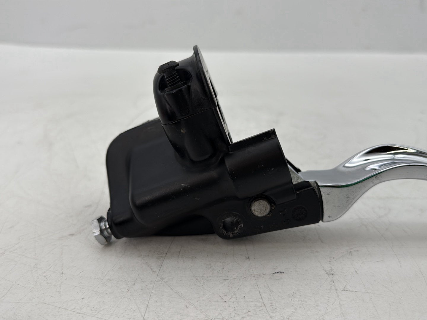 2005 Harley Touring FLHRCI Road King Classic OEM Front Right Brake Lever Master Cylinder