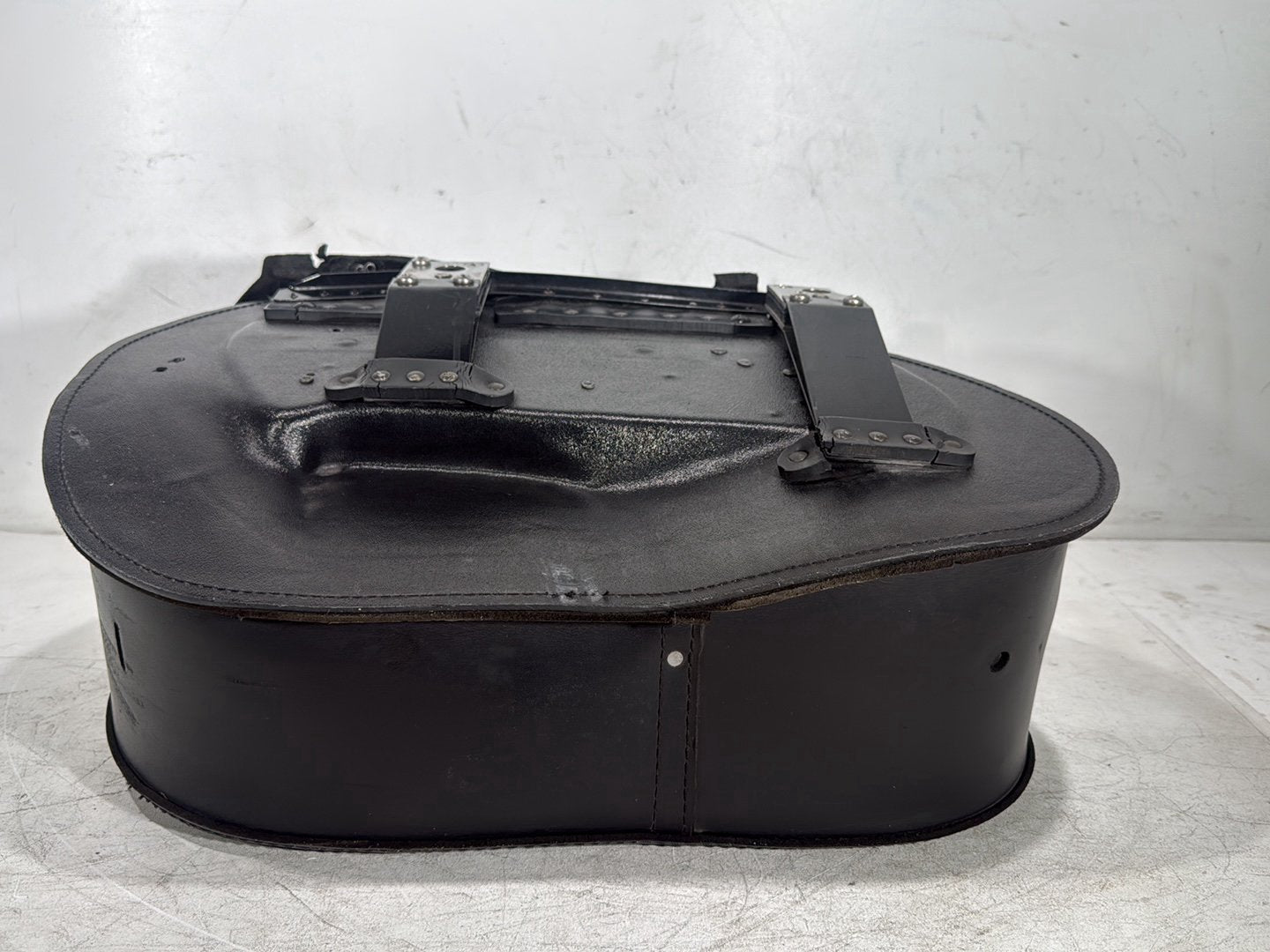 2015 Harley Softail Deluxe FLSTN OEM Rear Right 1 Saddlebag Luggage Leather
