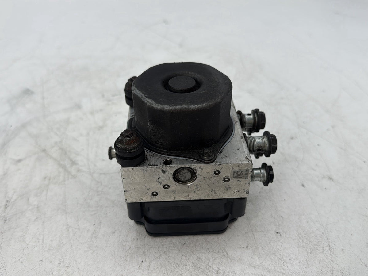 18 Harley Electra Glide Touring Ultra FLHTCU OEM ABS Brake Pump & Control Module