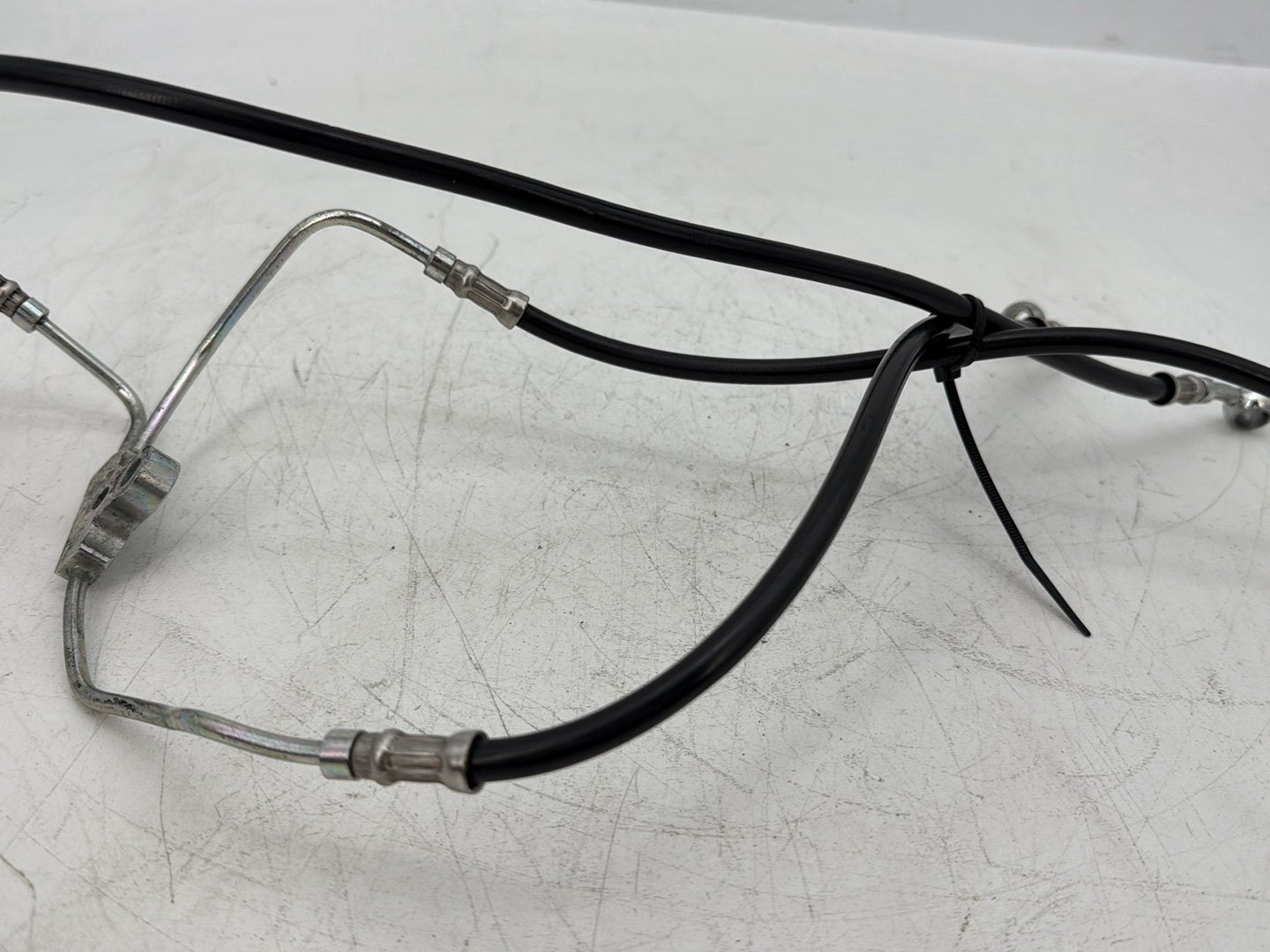2007 Harley Touring FLHTCU Electra Glide Ultra OEM Front Brake Hose Line Pipe