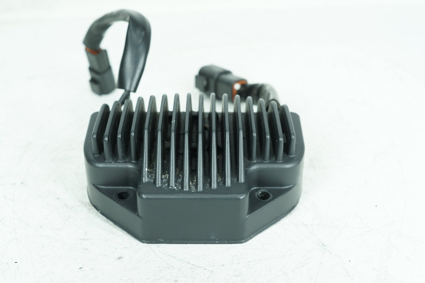 1999 - 2006 Harley-Davidson Dyna Super Glide Voltage Regulator Rectifier   	74631-06