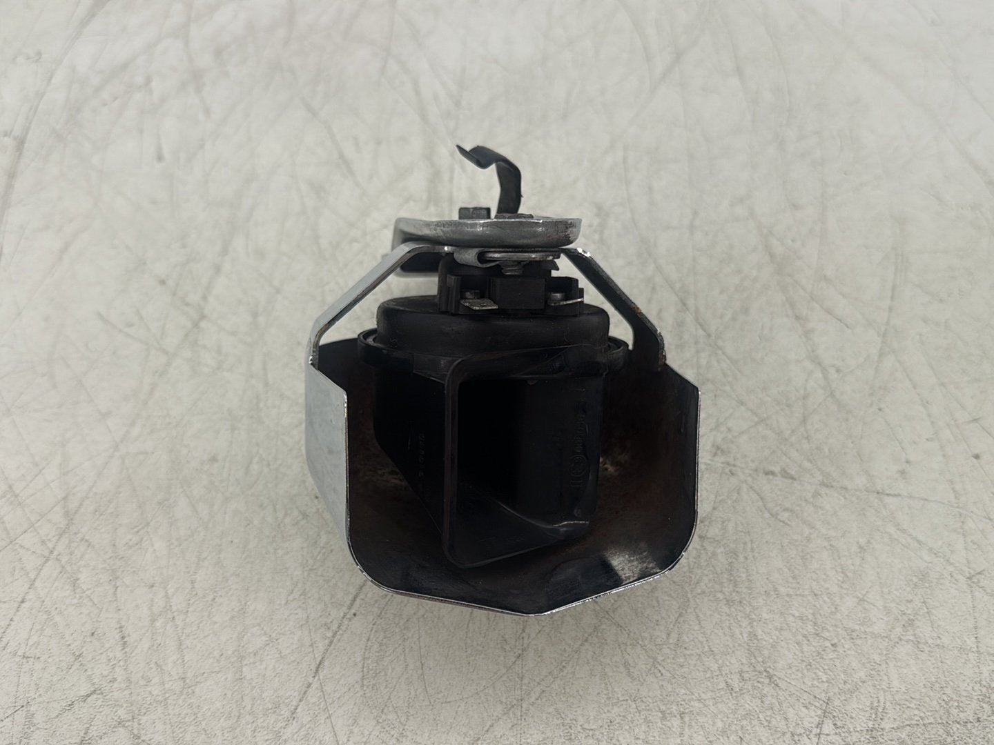 2011 Harley Street Glide Touring FLHX OEM Horn Signal Klaxon Chrome Cover