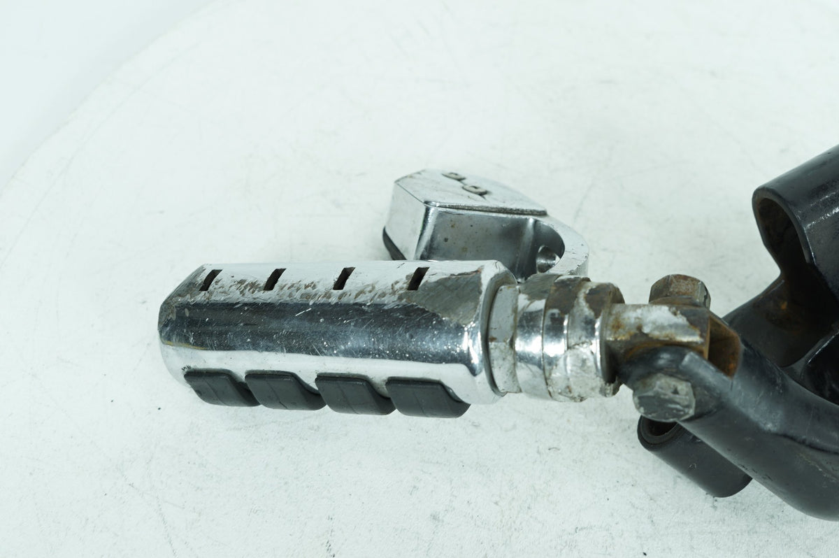 01 Harley Softail FXSTDI Deuce OEM Right Driver Foot Controls Peg Rest Scratched