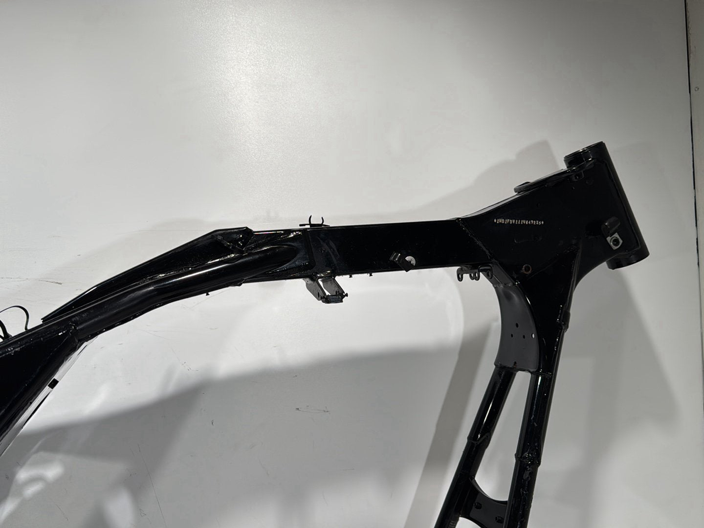 1999 - 2006 Harley-Davidson Touring Road King Body Main Frame Chassis CLN CLR  	47900-01
