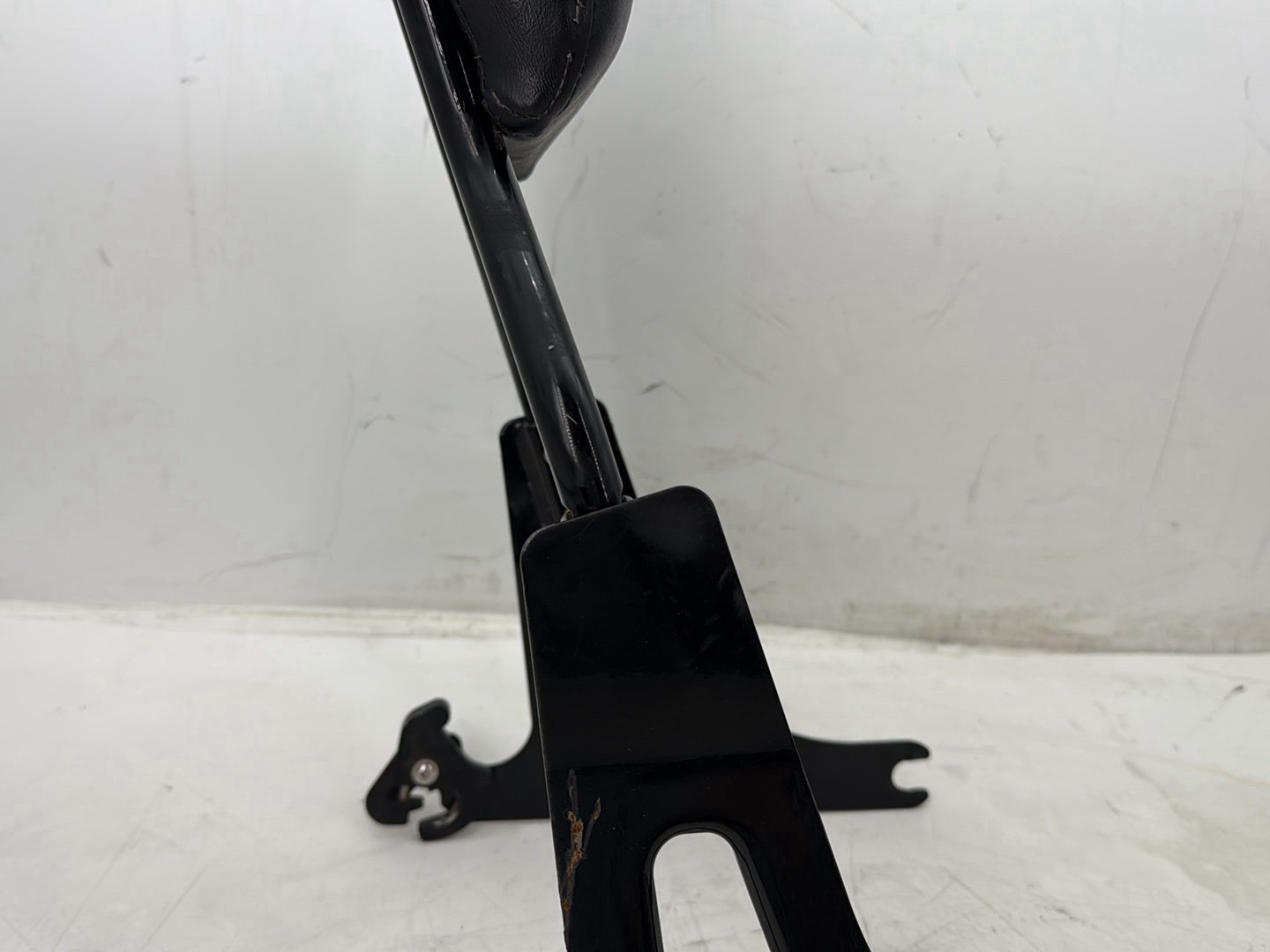 2012 Harley Dyna FXDF Fat Bob OEM Rear Sissy Bar w/ Backrest Cushion Pad