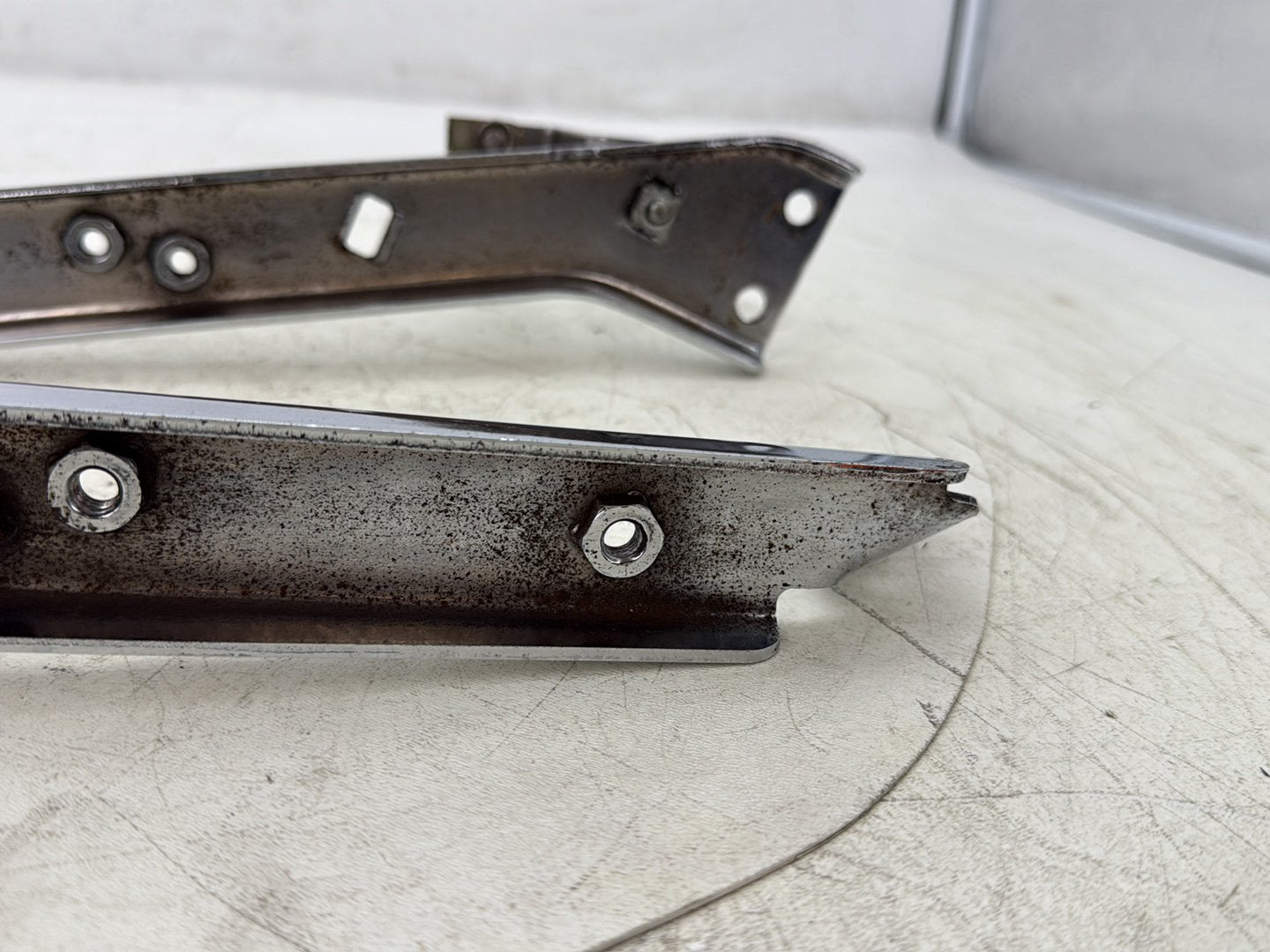 1998 Harley Touring FLHTCUI Electra Glide Ultra OEM Left Right Saddlebag Fender Struts Brackets