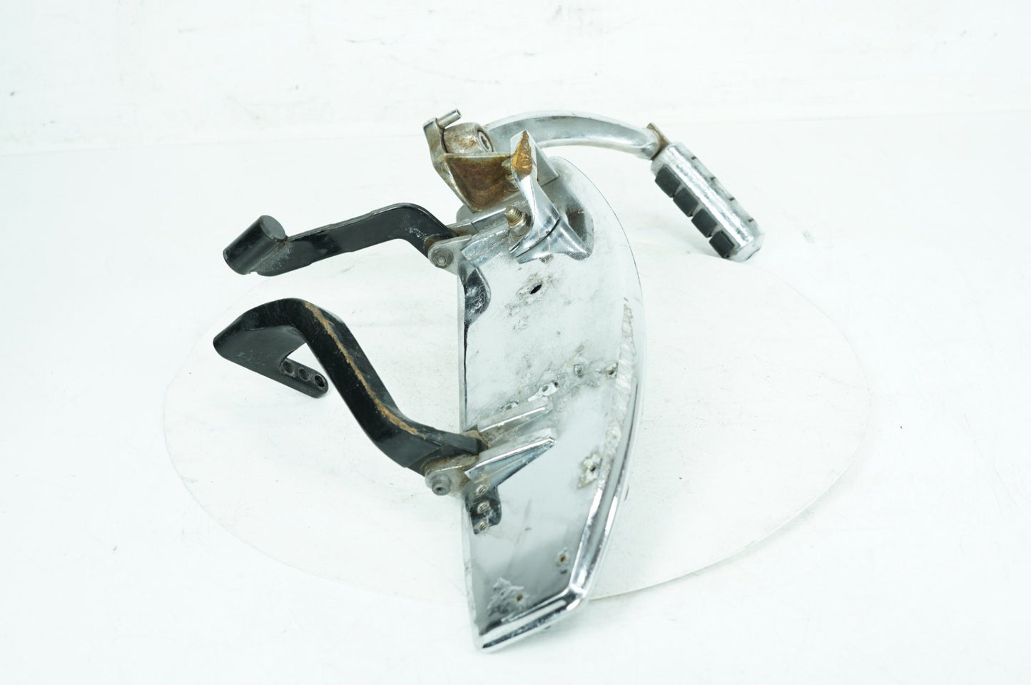 1999 - 2006 Harley-Davidson Touring Electra Glide Classic Left Driver 1 Floorboard Foot Rest 47365-83C