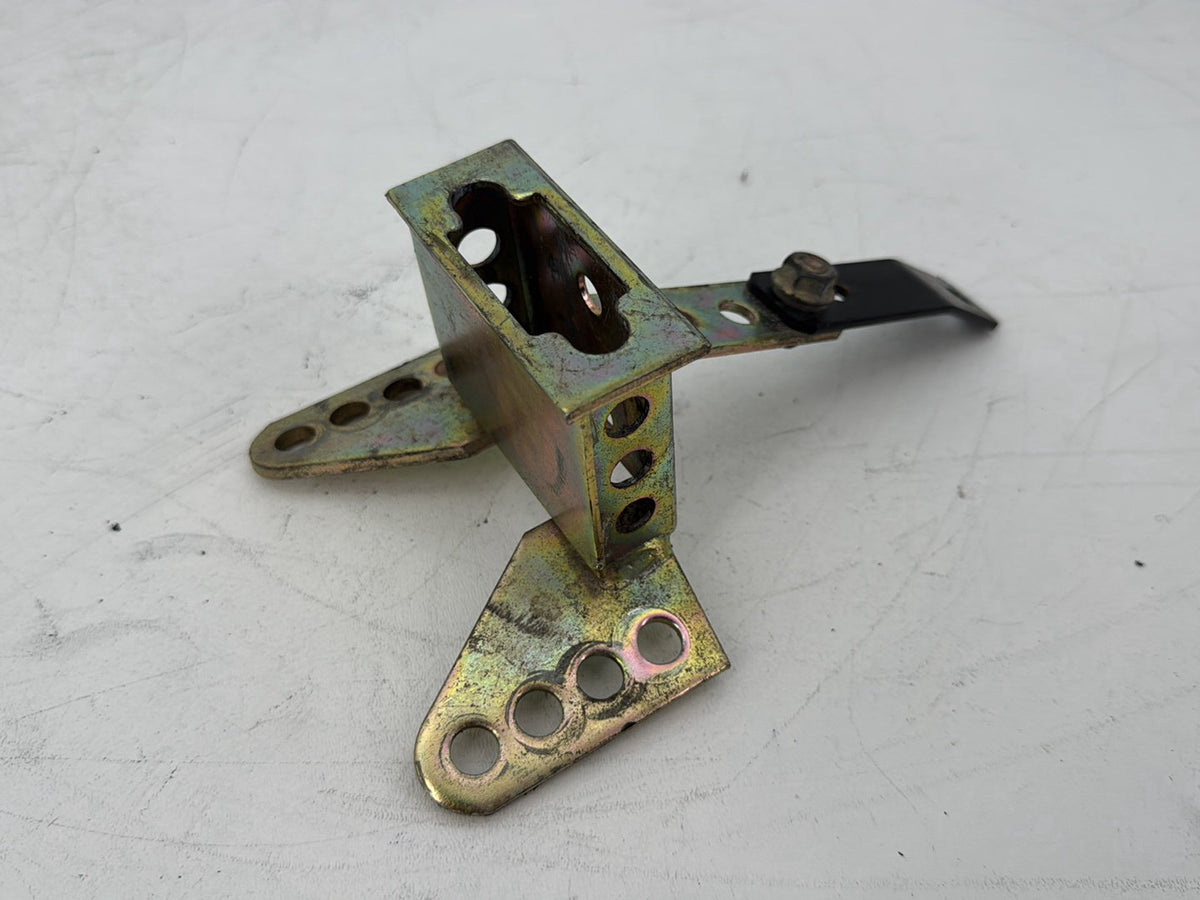 1999 - 2006 Harley-Davidson Touring Electra Glide Classic Front Driver Rider Backrest Bracket Mount 52589-09A
