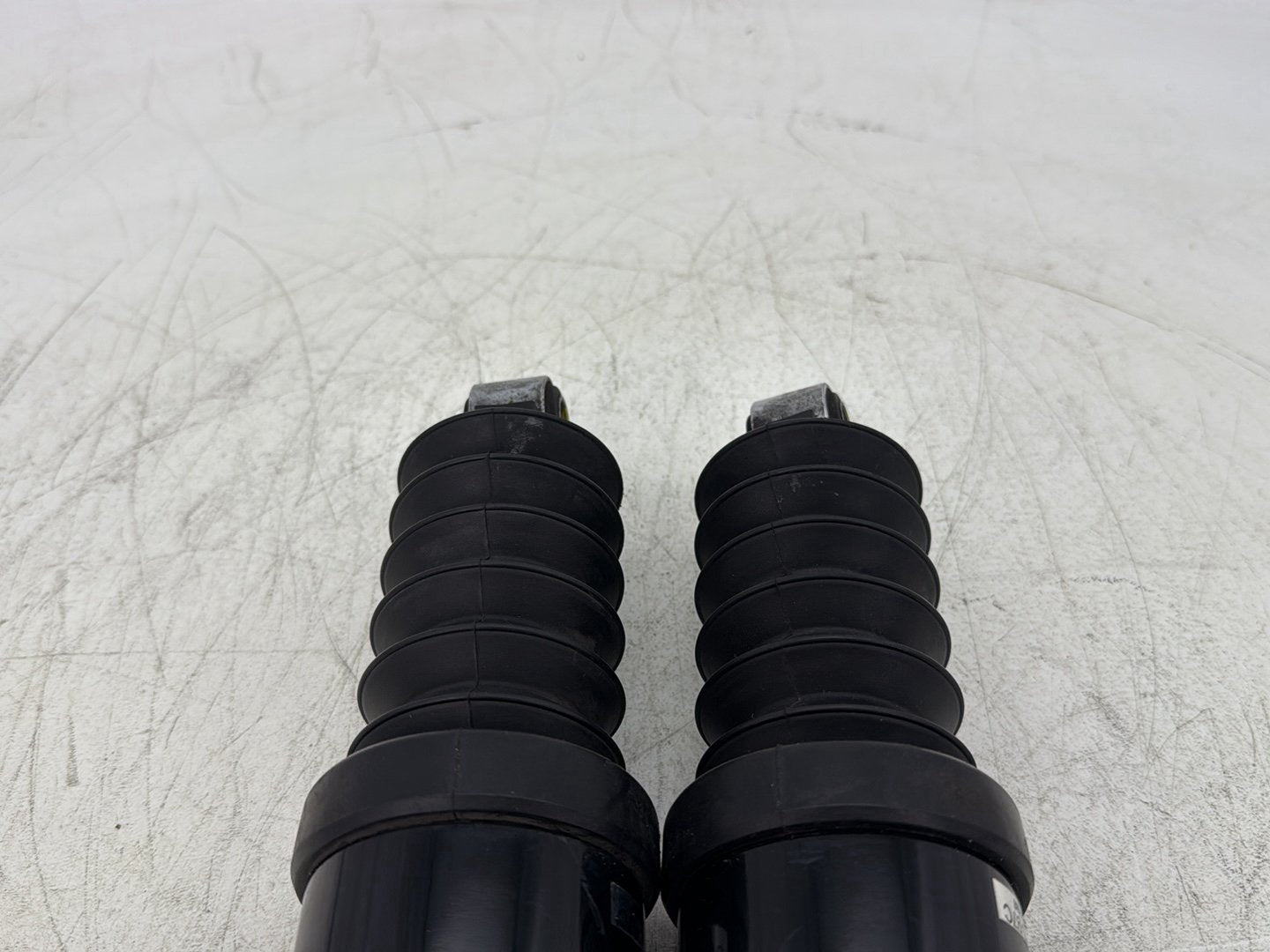 2006 Harley Road King Touring FLHRCI Classic OEM Rear Left Right Shock Absorbers