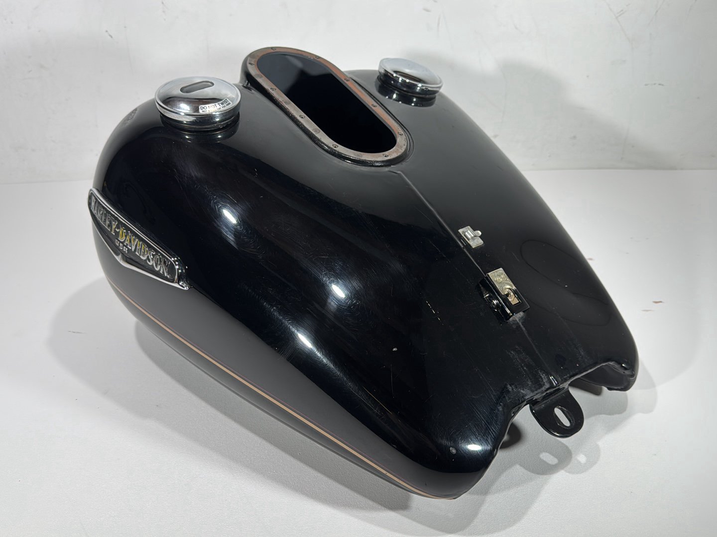 1998 Harley Road King Touring FLHRCI Classic OEM Fuel Gas Tank Gasoline Reservoir