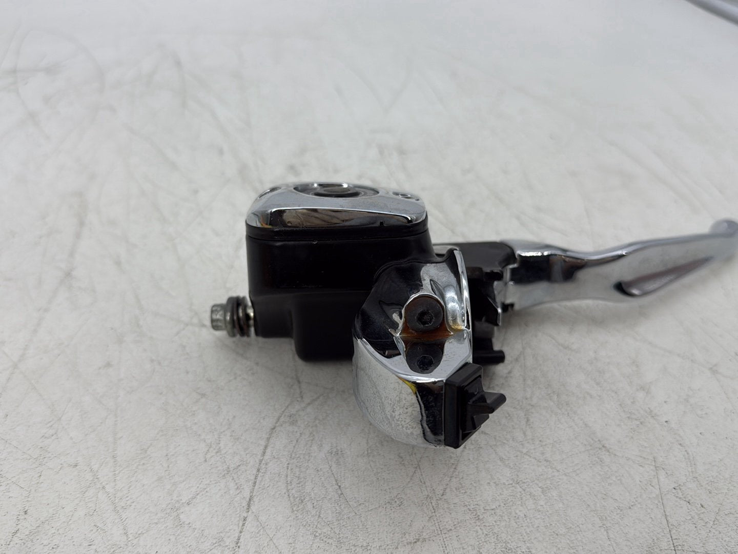 2000 Harley Touring Electra Glide Ultra Front Right Brake Lever Master Cylinder