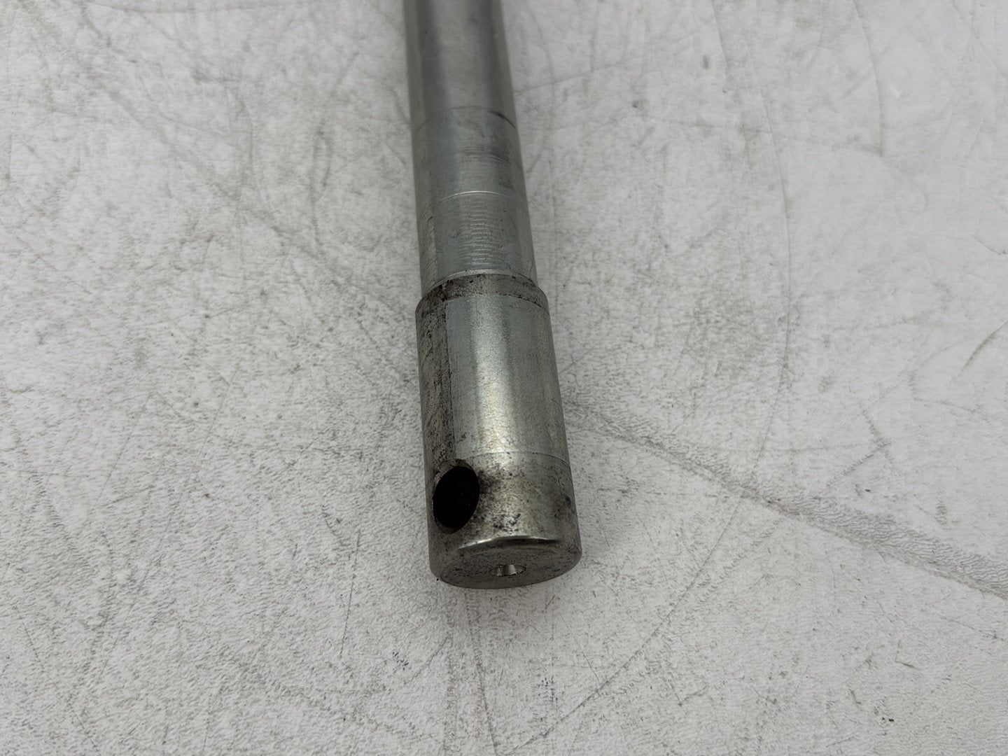 2005 Harley Electra Glide Touring Ultra FLHTCUI OEM Front Wheel Axle Bolt Shaft