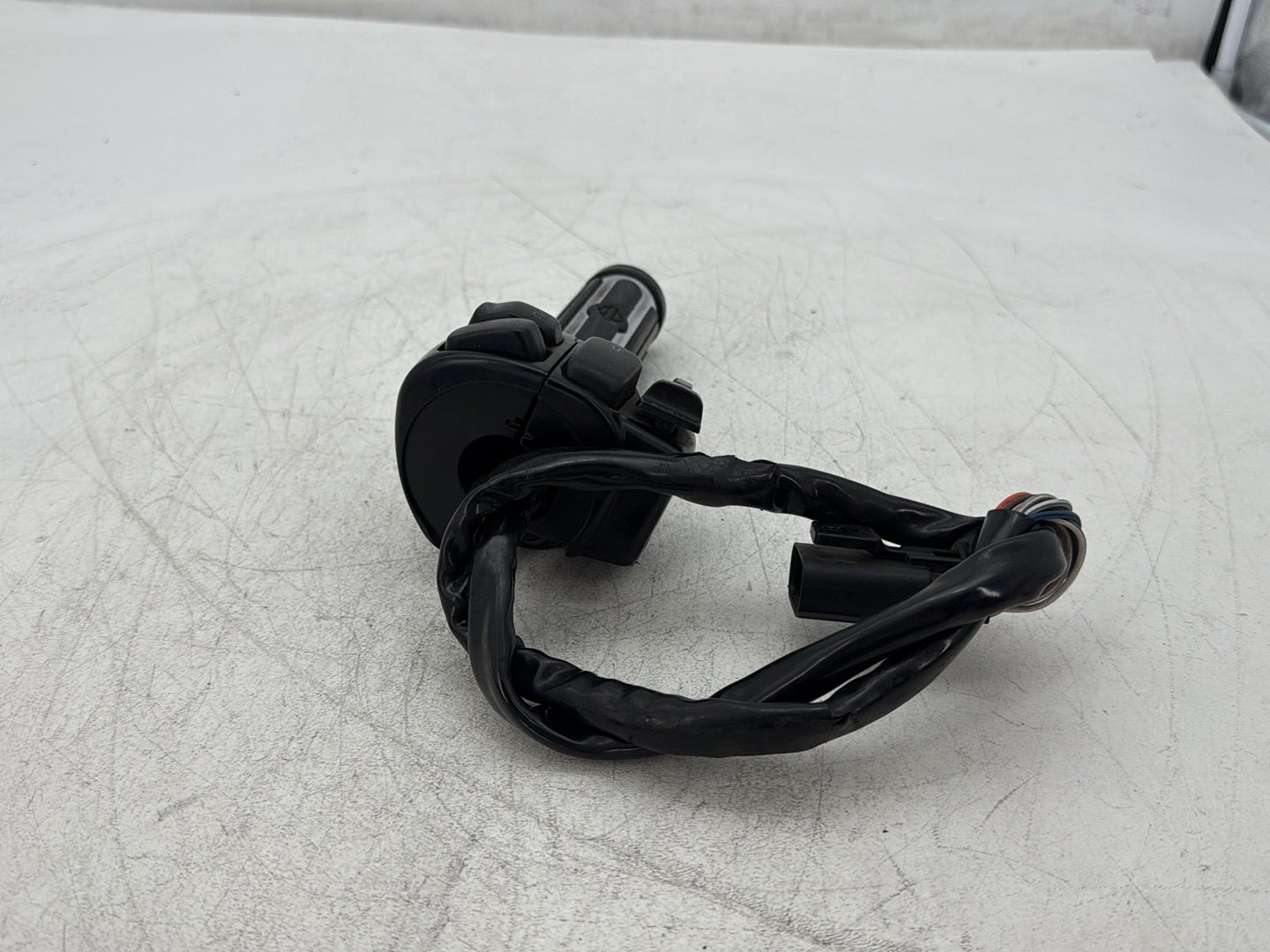 2013 Harley Electra Glide Touring Ultra FLHTCUI OEM Right Engine Start Kill Switches Controls