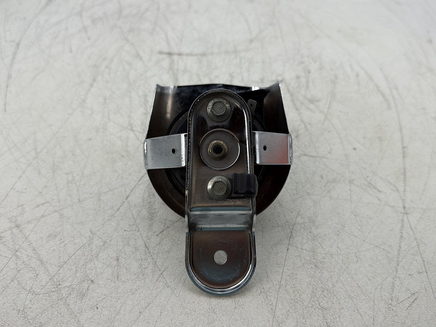 2007 Harley Touring Electra Glide Ultra OEM Horn Signal Klaxon Chrome Cover
