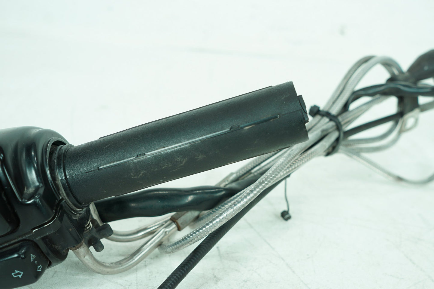 1999 - 2006 Harley-Davidson Touring Road King Police Right Engine Start Kill Switches Controls 71564-96