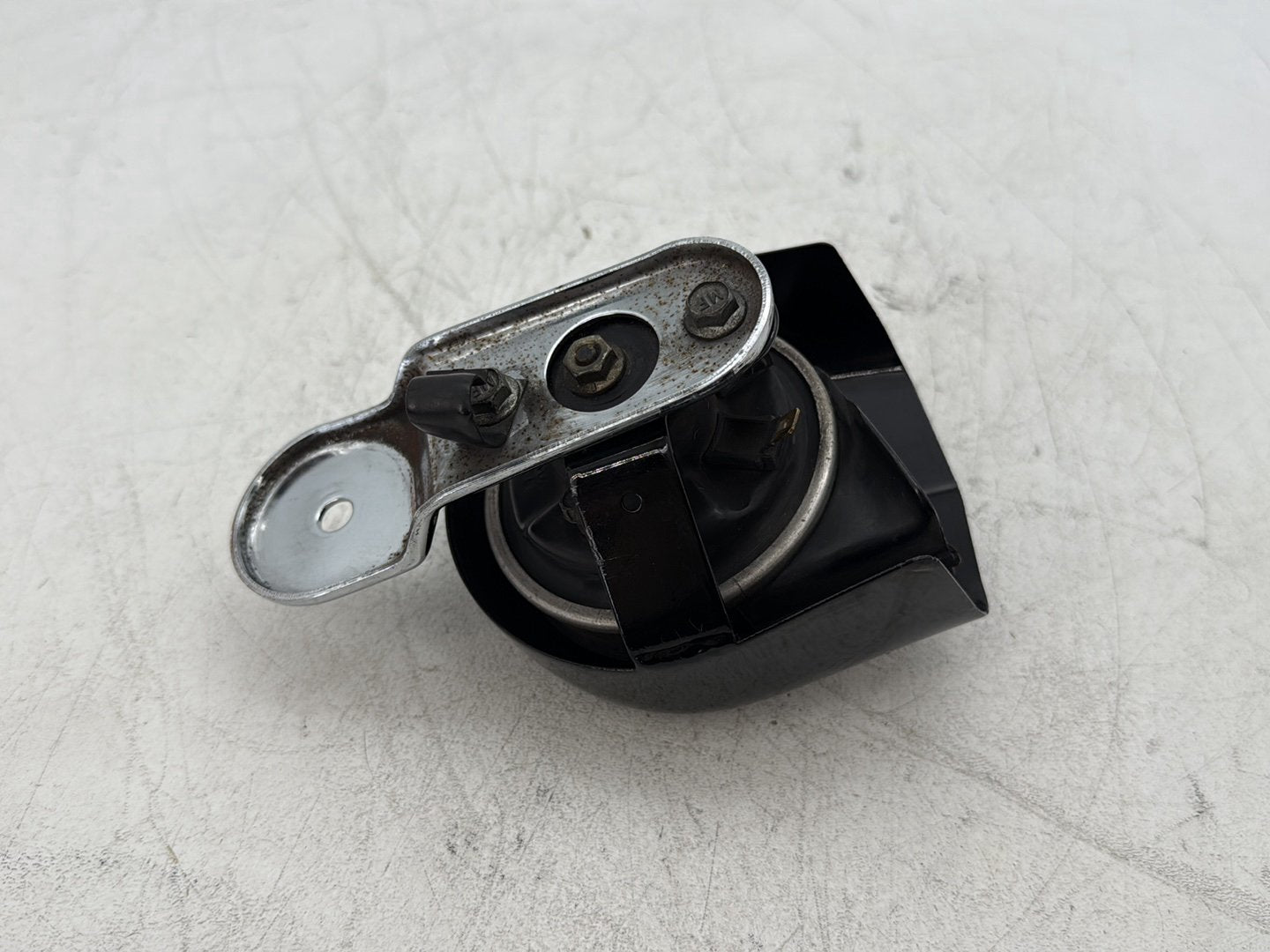 1998 Harley Softail Custom FXSTC OEM Horn Signal Klaxon Chrome Cover
