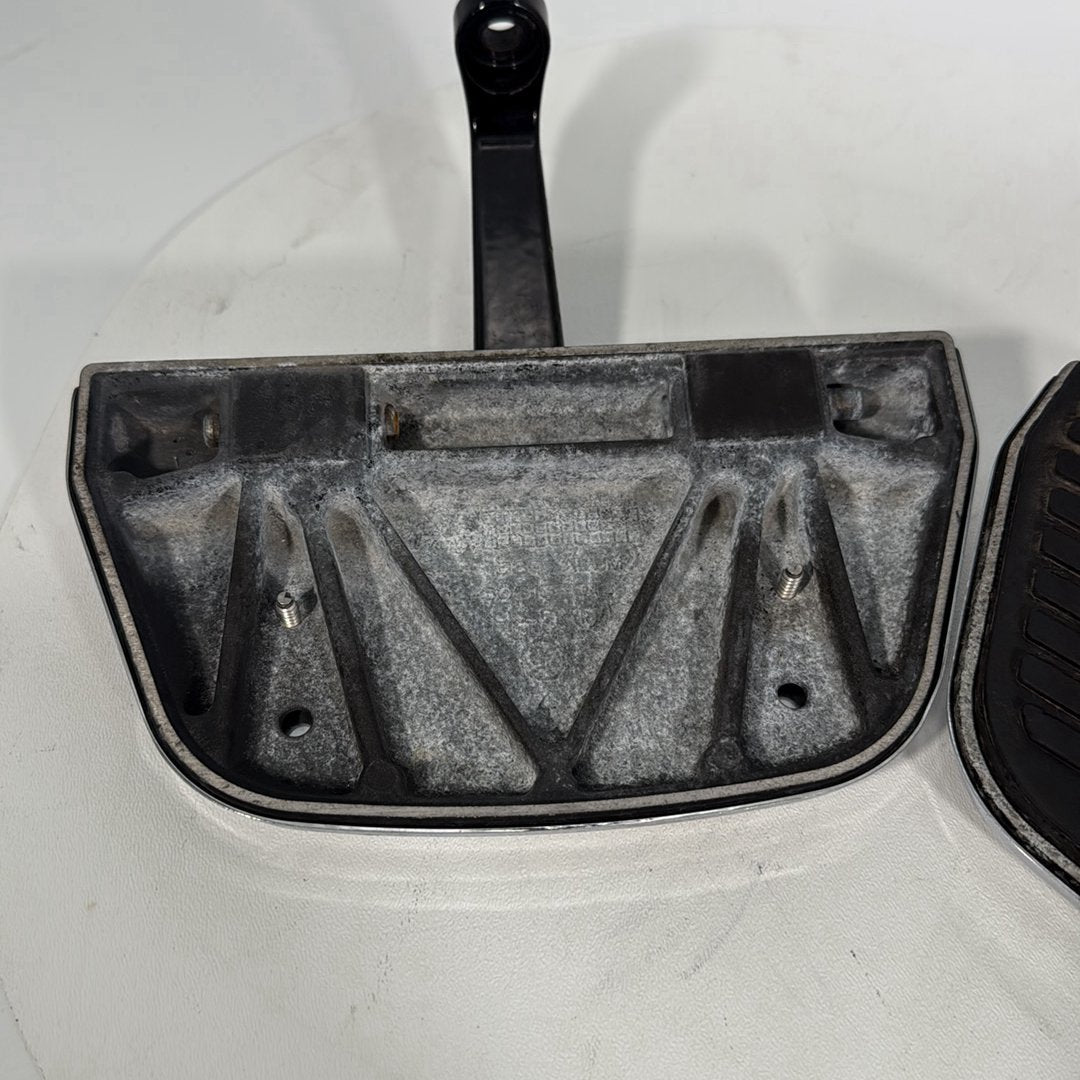 1999 - 2006 Harley-Davidson Touring Electra Glide Classic Left & Right Passenger Floorboard Foot Rest 52719-93B