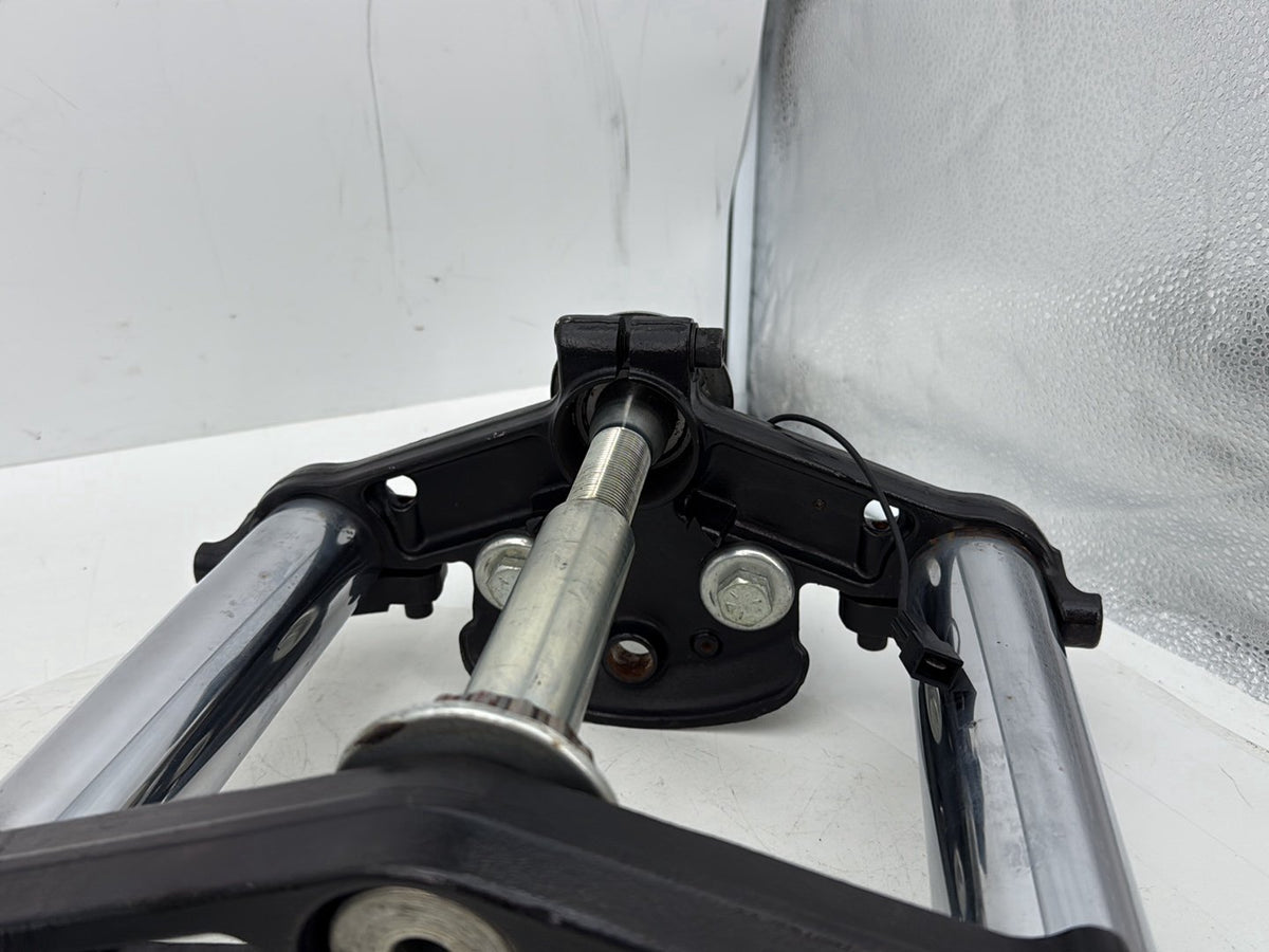 2014 Harley Street Glide Touring Front Triple Tree Set & LH RH Fork Legs Sliders