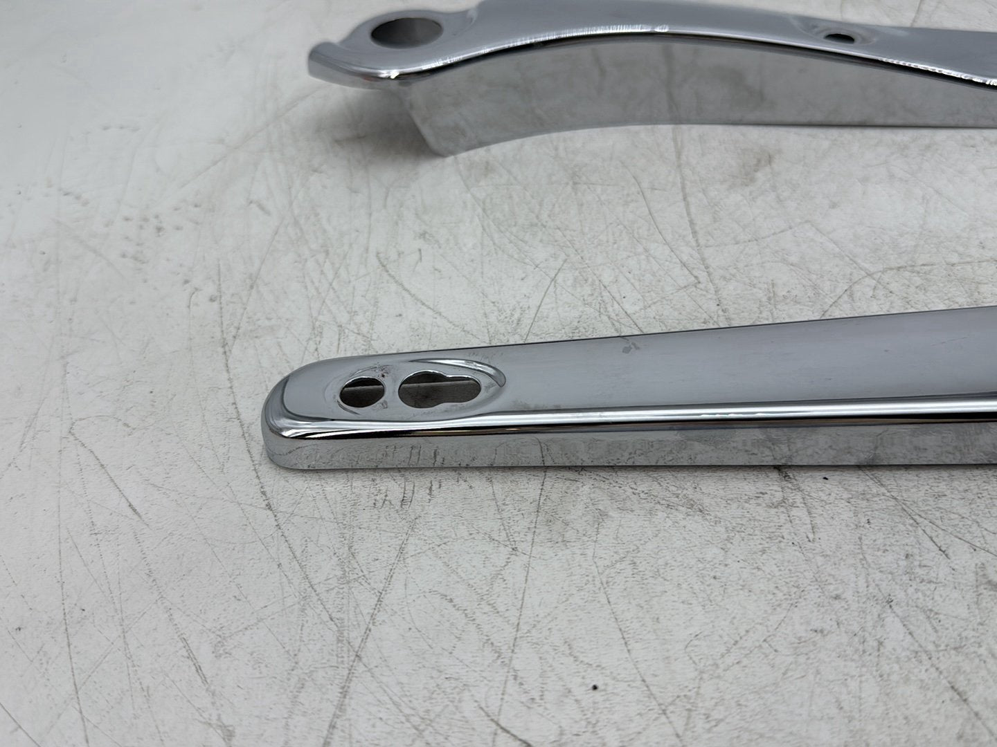 2008 Harley Dyna FXDL Low Rider Anniversary OEM Rear Left Right Fender Struts Bracket