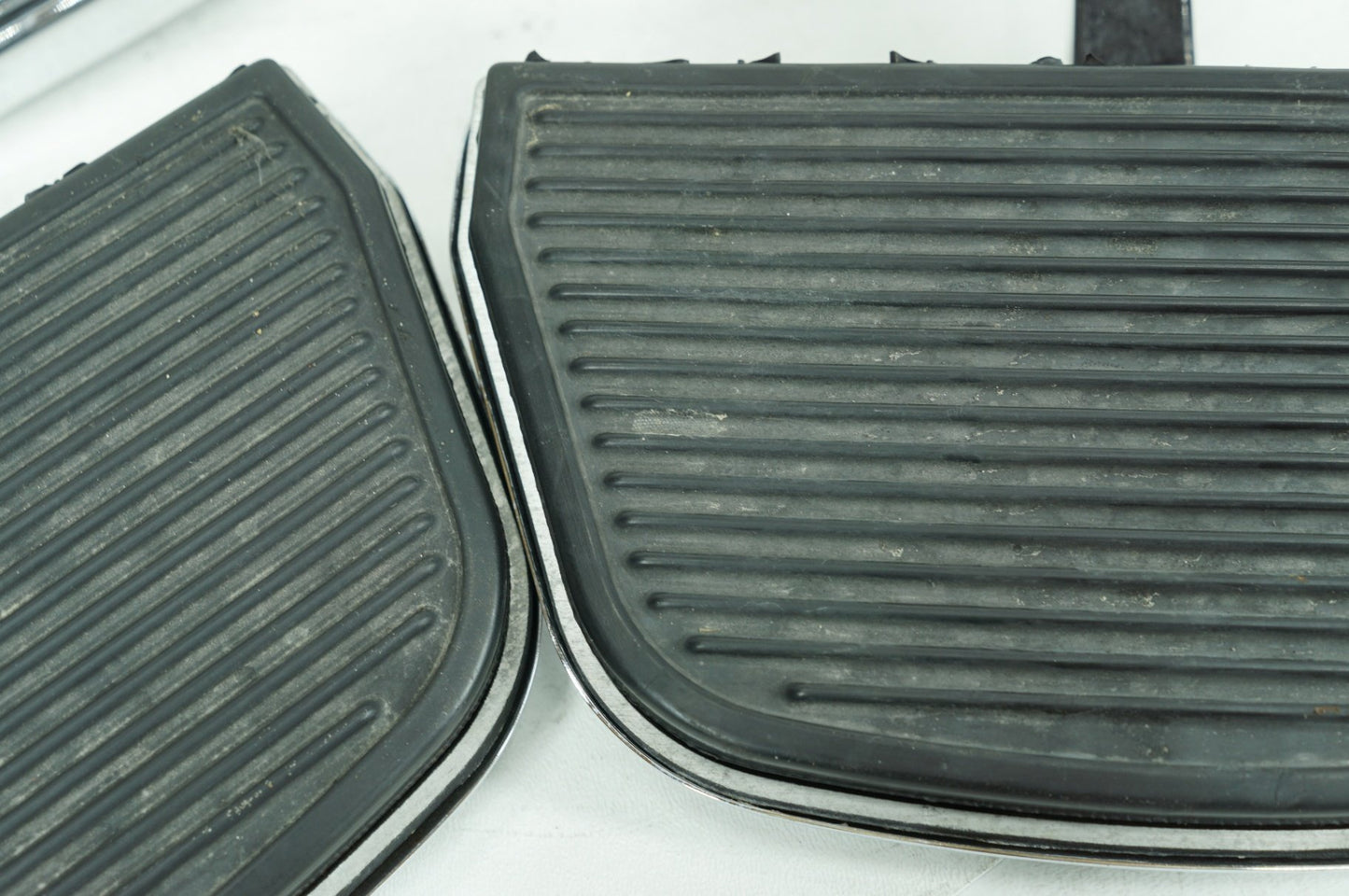 2007 - 2012 Harley-Davidson Touring Electra Glide Left Right Driver & Pass Floorboard Foot Rest 50683-04
