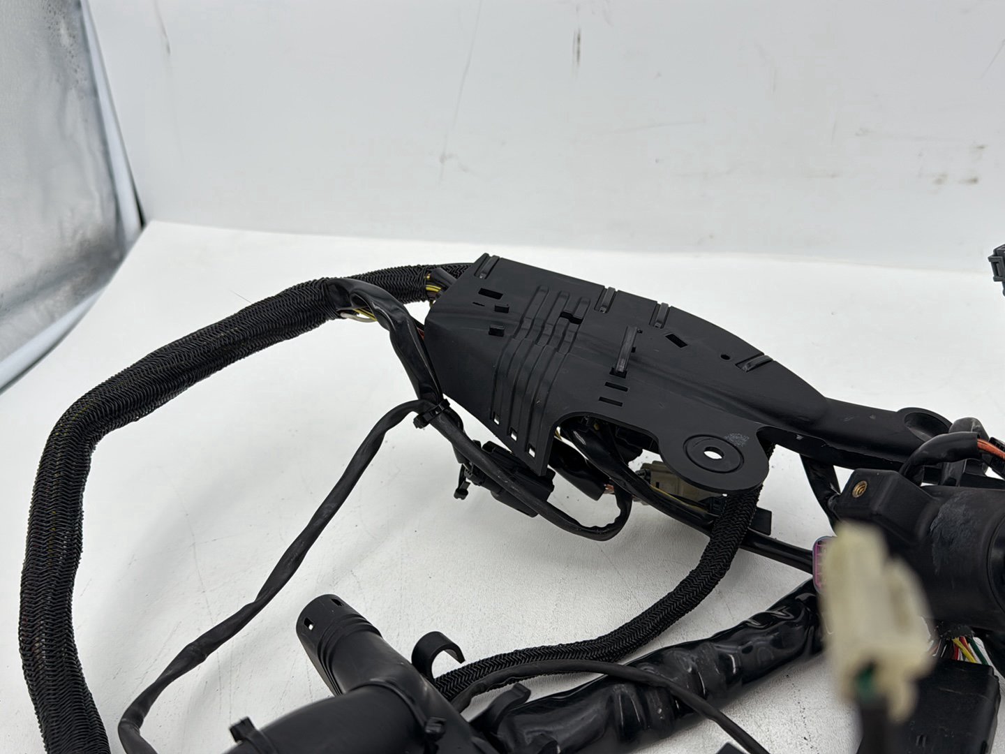2004 - 2013 Harley-Davidson Sportster 883 Custom Main Wire Wiring Harness Ignition Switch NOKey  	70181-07