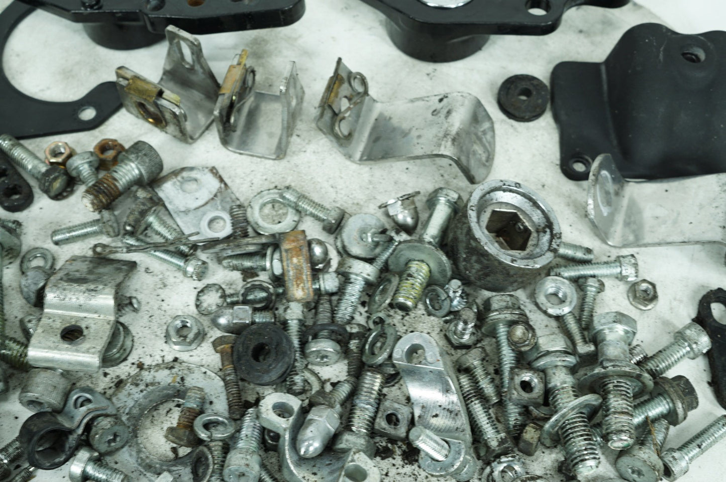 2000 - 2006 Harley-Davidson Touring Road King Custom Hardware Bolts Nuts & Brackets w/ Left Right Swingarm Brackets