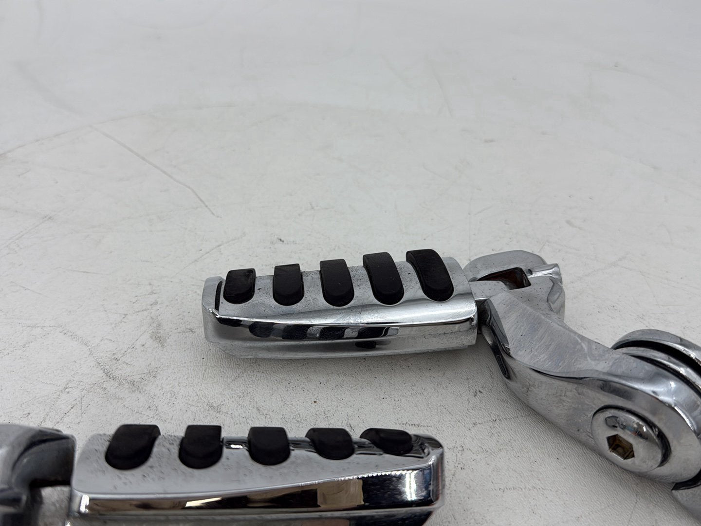 1999 - 2006 Harley-Davidson Touring Electra Glide Front Right Left Highway Foot Pegs 50957-02C