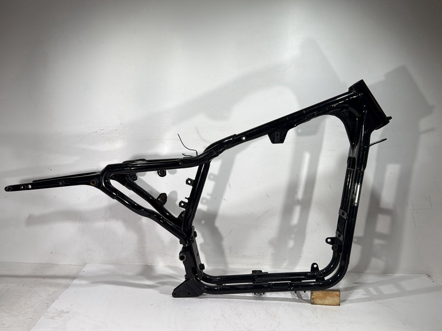 2001 Harley Sportster 883 Hugger XLH883 OEM Body Main Frame Chassis CLN CLR